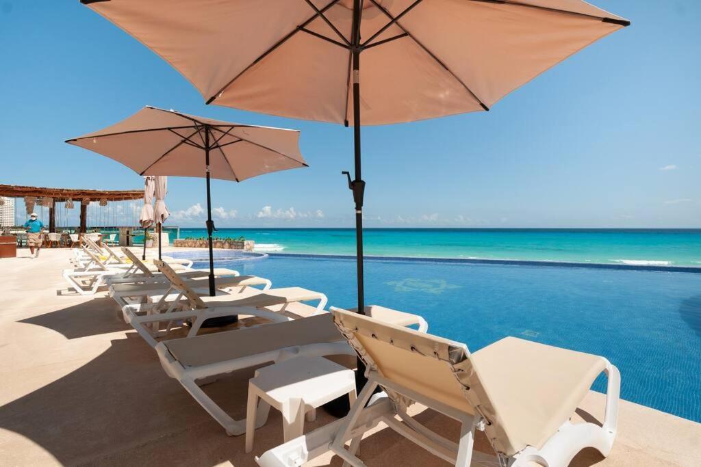 *Turquoise Escape- Beachfront Studio By Casa Paraiso* カンクン エクステリア 写真