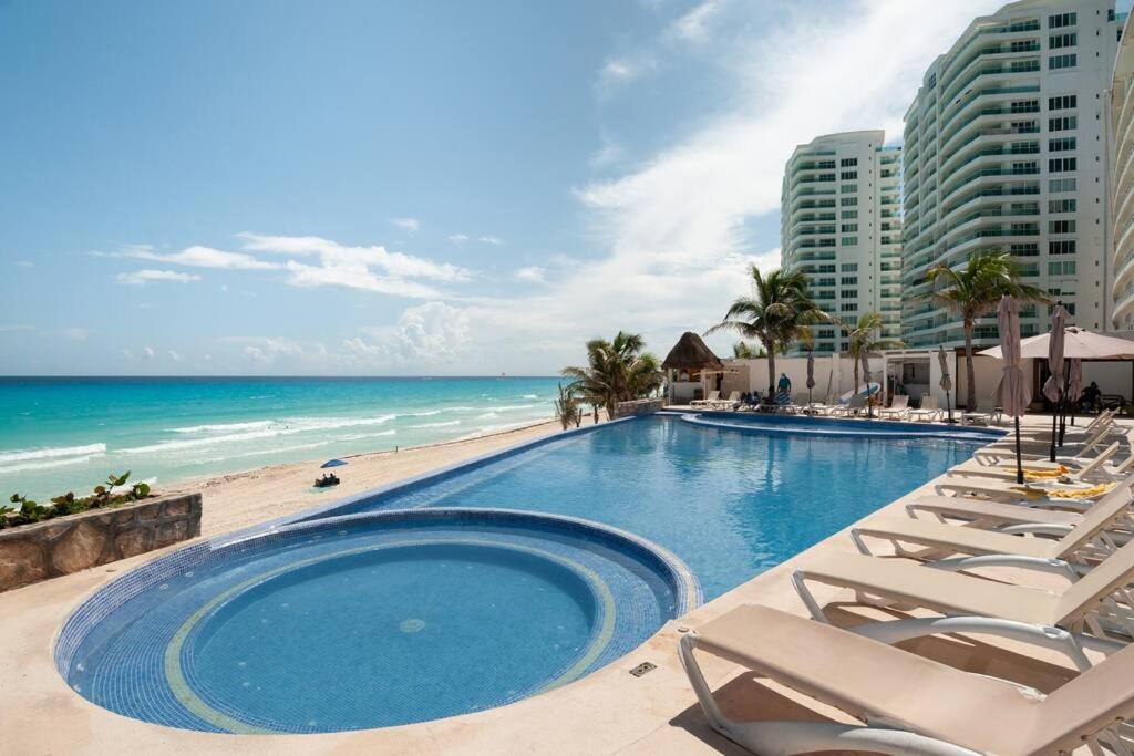 *Turquoise Escape- Beachfront Studio By Casa Paraiso* カンクン エクステリア 写真