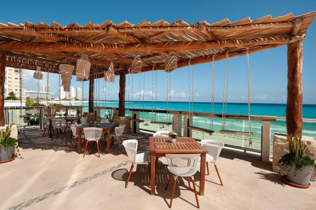 *Turquoise Escape- Beachfront Studio By Casa Paraiso* カンクン エクステリア 写真