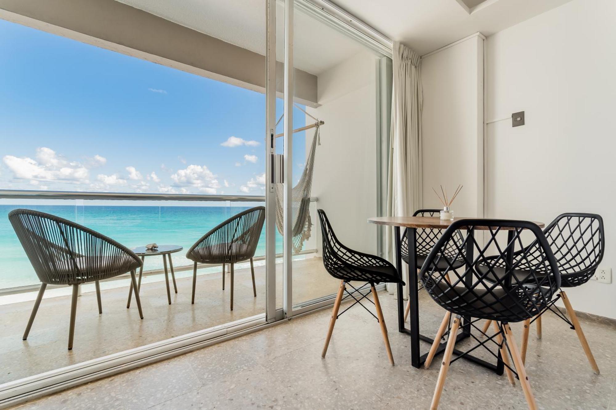 *Turquoise Escape- Beachfront Studio By Casa Paraiso* カンクン エクステリア 写真